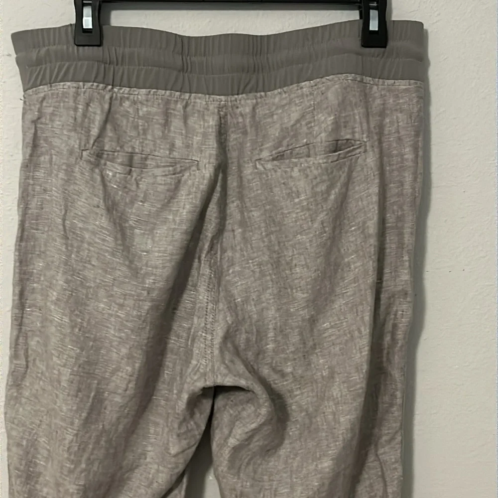 Athleta linen Cabo joggers, gray, women’s size 10. Zipper pockets. Cute!